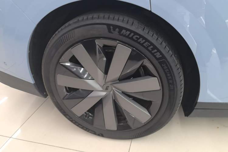 Used Li Auto i8 2025 Model Standard Version Right Rear Wheel Hub