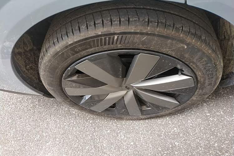 Used Li Auto i8 2025 Model Standard Version Right Rear Wheel Hub