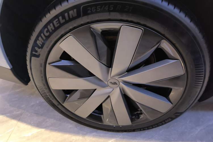 Used Li Auto i8 2025 Model Standard Version Right Rear Wheel Hub