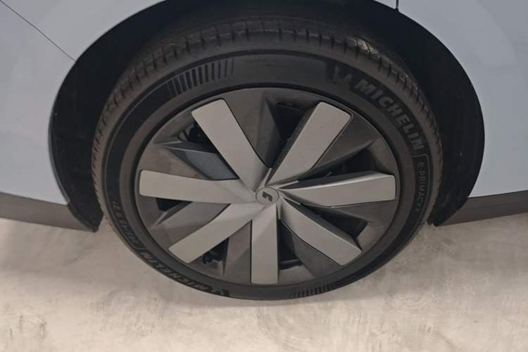Used Li Auto i8 2025 Model Standard Version Right Rear Wheel Hub