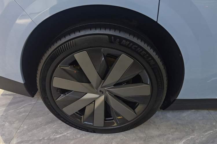 Used Li Auto i8 2025 Model Standard Version Right Rear Wheel Hub