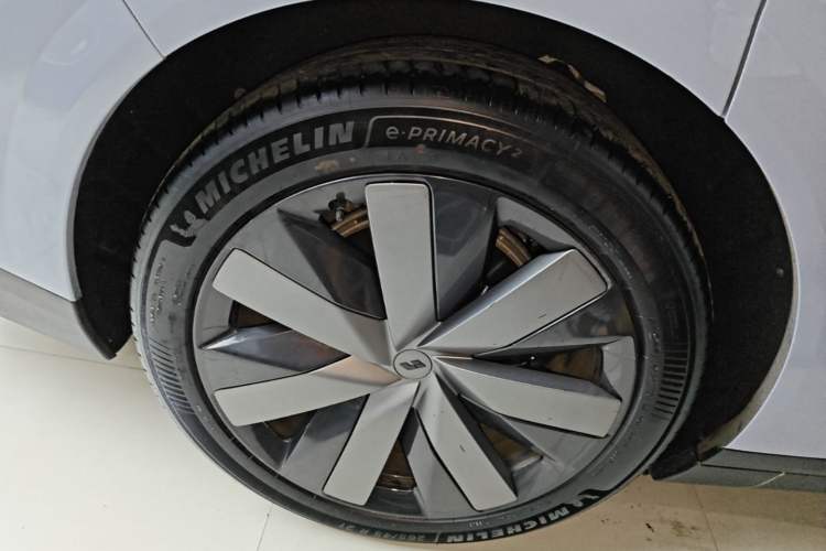 Used Li Auto i8 2025 Model Standard Version Right Rear Wheel Hub