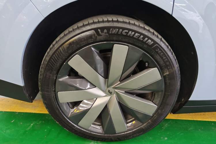 Used Li Auto i8 2025 Model Standard Version Right Rear Wheel Hub