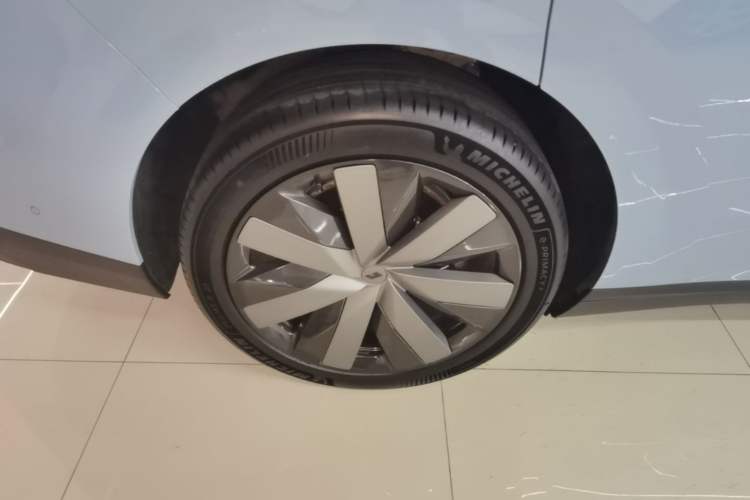 Used Li Auto i8 2025 Model Standard Version Right Rear Wheel Hub