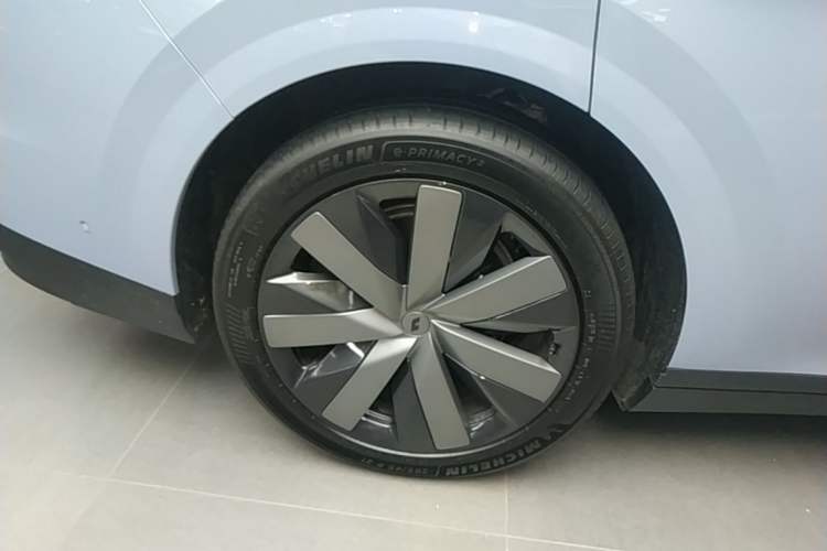 Used Li Auto i8 2025 Model Standard Version Right Rear Wheel Hub