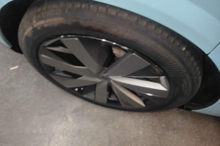 Used Li Auto i8 2025 Model Standard Version Right Rear Wheel Hub