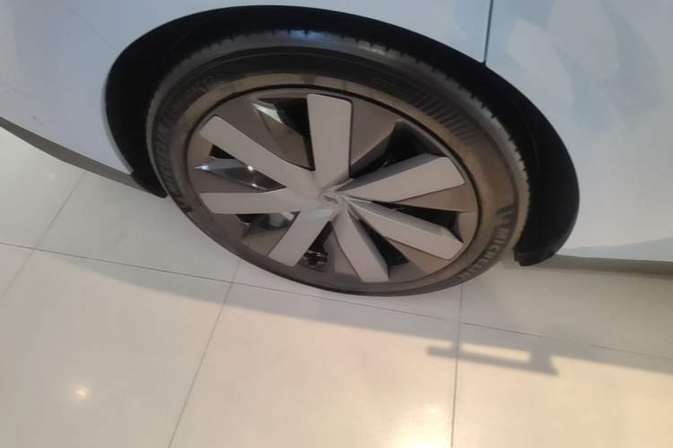 Used Li Auto i8 2025 Model Standard Version Right Rear Wheel Hub