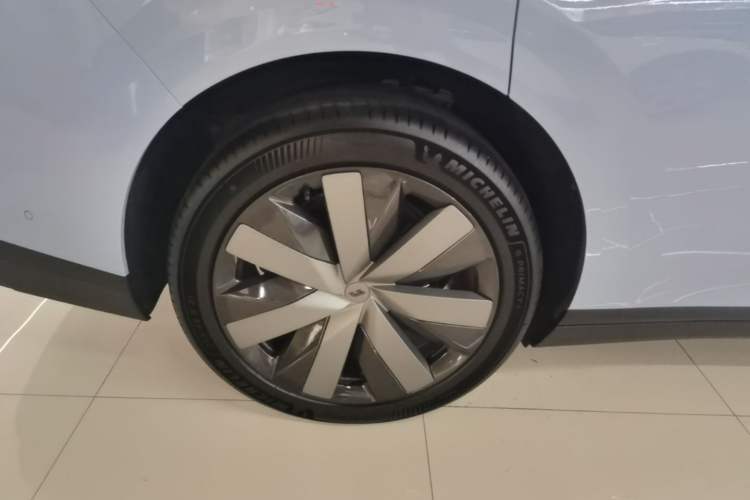 Used Li Auto i8 2025 Model Standard Version Right Rear Wheel Hub