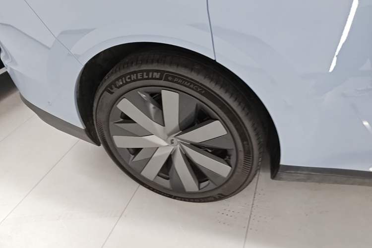 Used Li Auto i8 2025 Model Standard Version Right Rear Wheel Hub