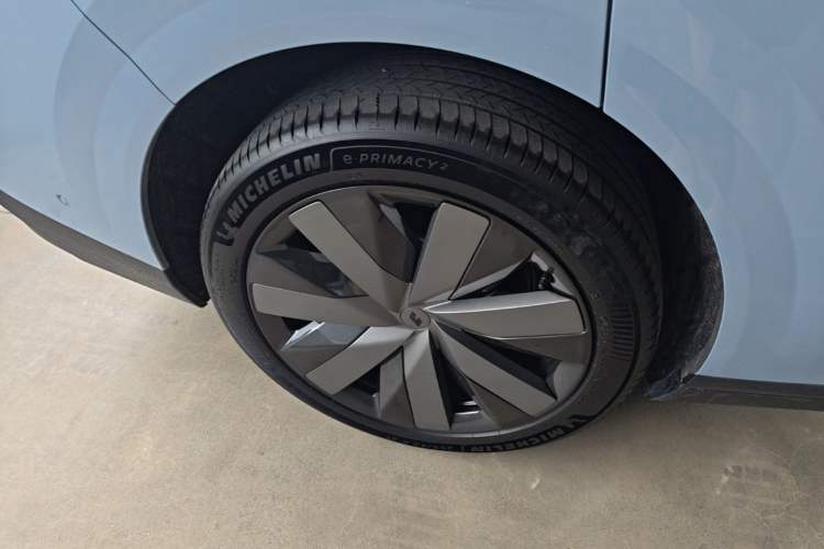 Used Li Auto i8 2025 Model Standard Version Right Rear Wheel Hub