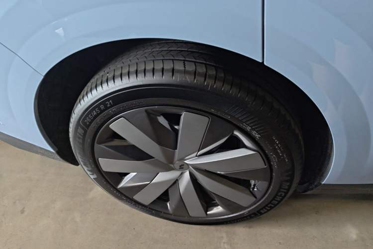 Used Li Auto i8 2025 Model Standard Version Right Rear Wheel Hub