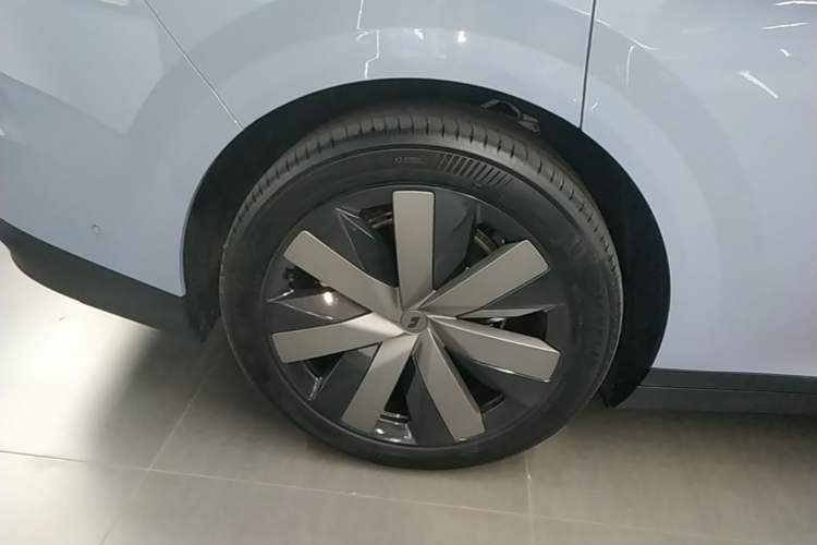 Used Li Auto i8 2025 Model Standard Version Right Rear Wheel Hub