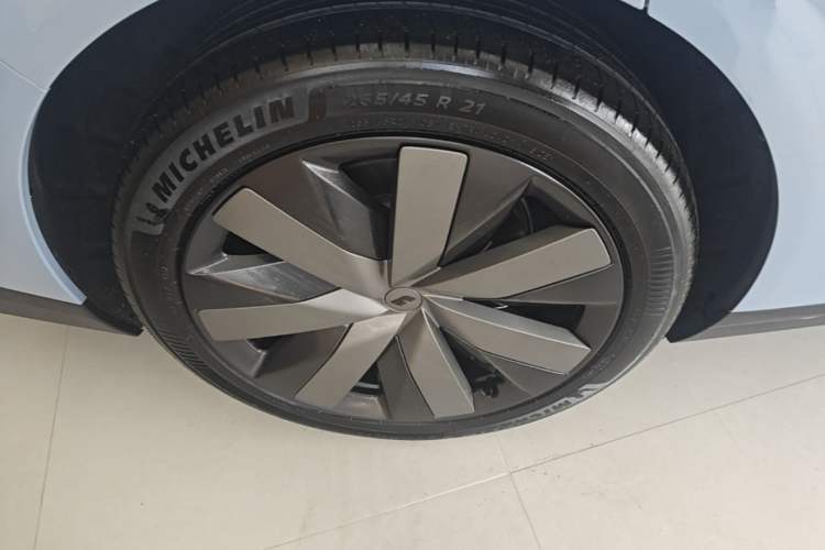 Used Li Auto i8 2025 Model Standard Version Right Rear Wheel Hub