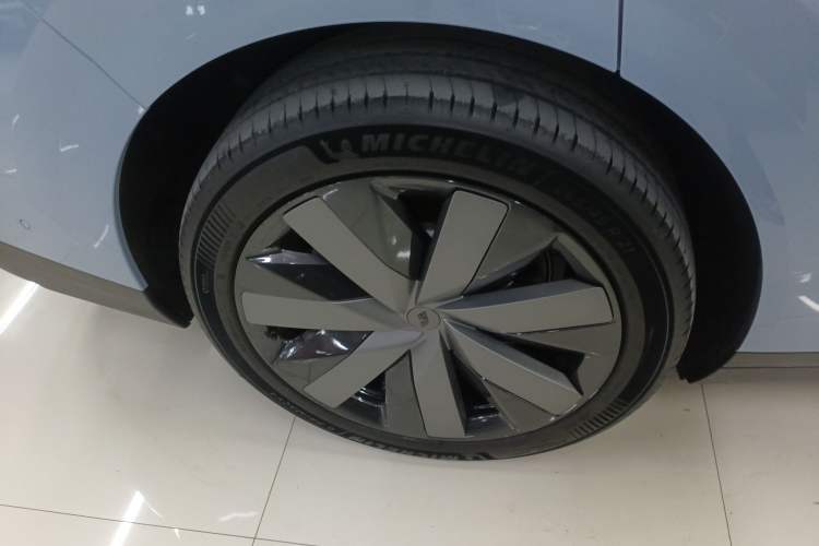 Used Li Auto i8 2025 Model Standard Version Right Rear Wheel Hub