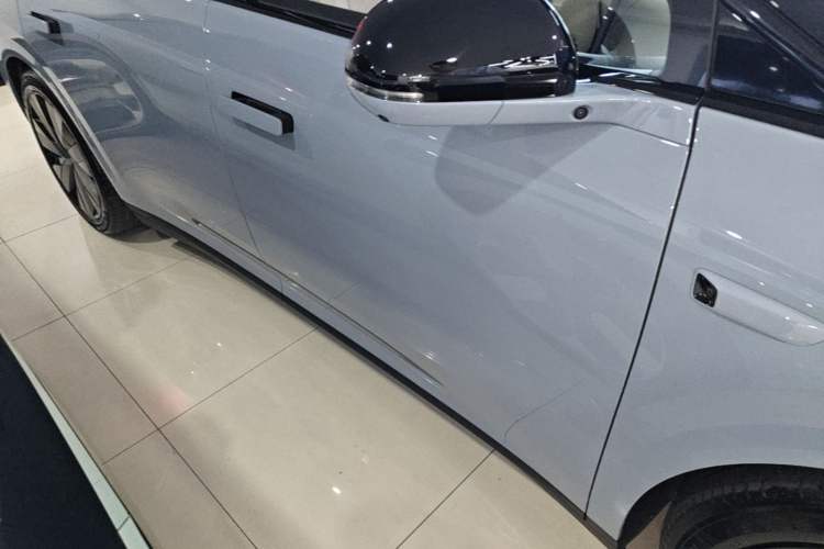 Used Li Auto i8 2025 Model Standard Version Right Side Sill