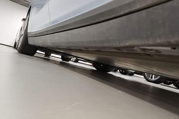 Used Li Auto i8 2025 Model Standard Version Right Side Sill