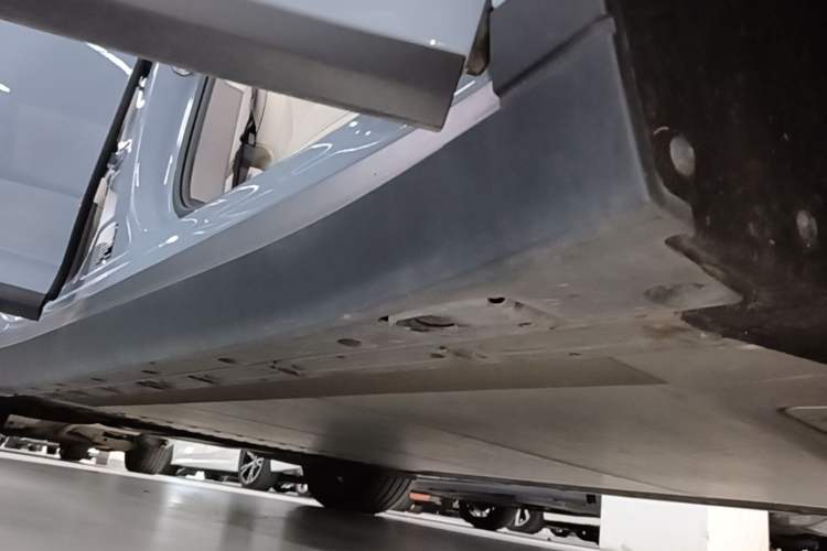 Used Li Auto i8 2025 Model Standard Version Right Side Sill