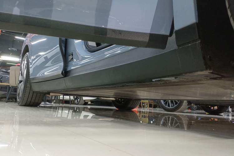 Used Li Auto i8 2025 Model Standard Version Right Side Sill