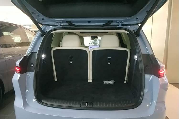 Used Li Auto i8 2025 Model Standard Version Trunk
