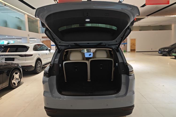 Used Li Auto i8 2025 Model Standard Version Trunk