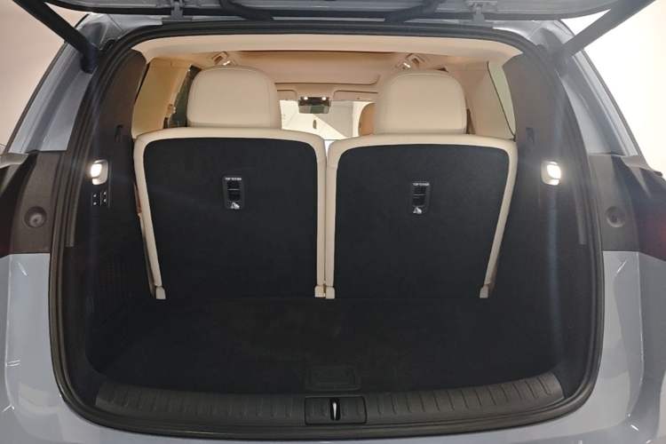 Used Li Auto i8 2025 Model Standard Version Trunk
