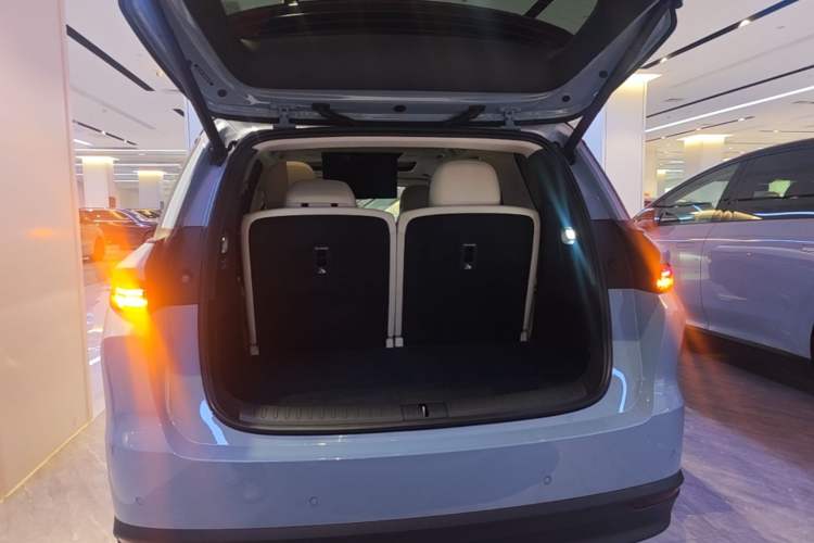Used Li Auto i8 2025 Model Standard Version Trunk