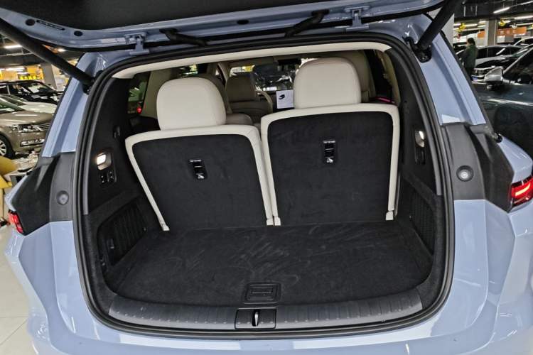 Used Li Auto i8 2025 Model Standard Version Trunk