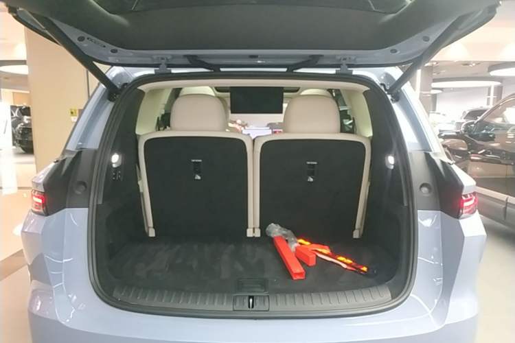 Used Li Auto i8 2025 Model Standard Version Trunk