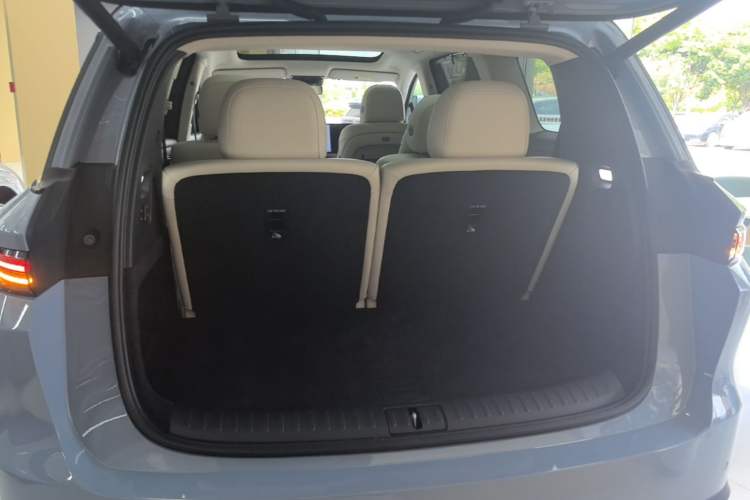 Used Li Auto i8 2025 Model Standard Version Trunk