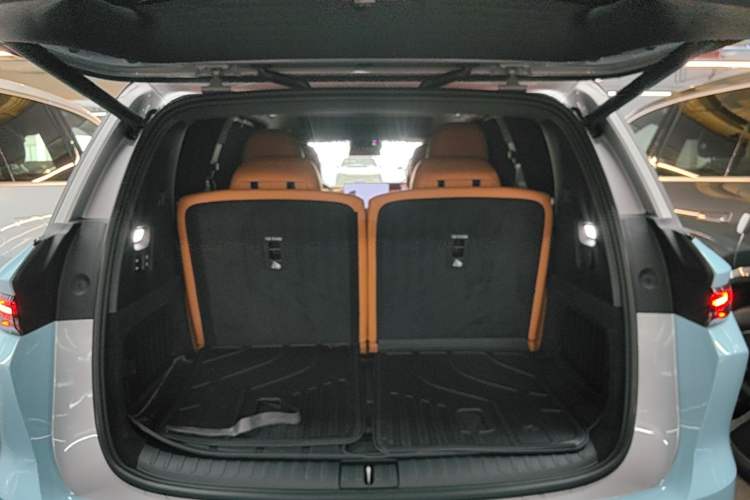 Used Li Auto i8 2025 Model Standard Version Trunk