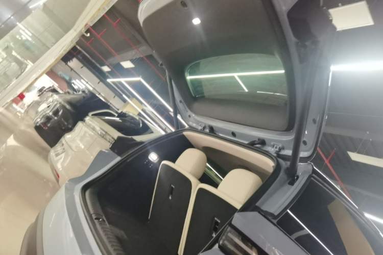 Used Li Auto i8 2025 Model Standard Version Trunk