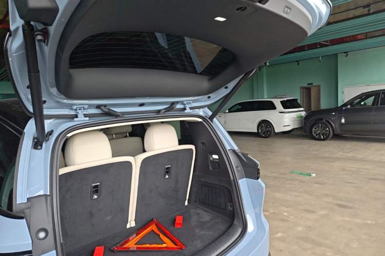 Used Li Auto i8 2025 Model Standard Version Trunk