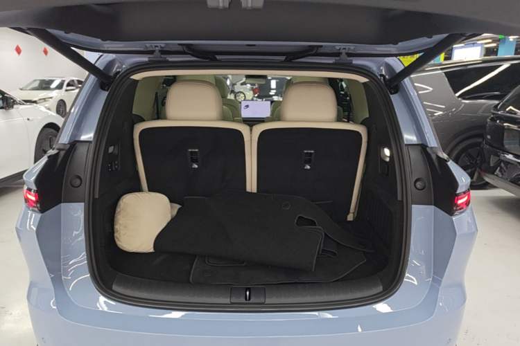 Used Li Auto i8 2025 Model Standard Version Trunk