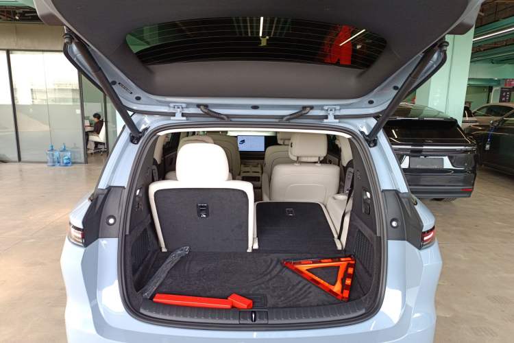 Used Li Auto i8 2025 Model Standard Version Trunk