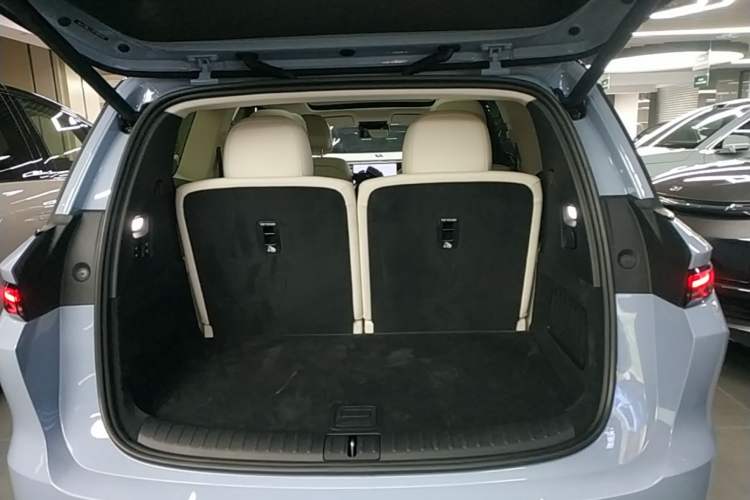 Used Li Auto i8 2025 Model Standard Version Trunk
