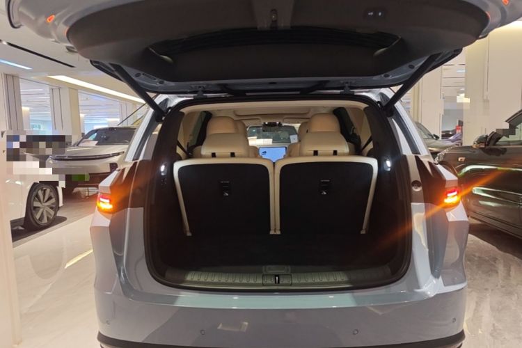 Used Li Auto i8 2025 Model Standard Version Trunk