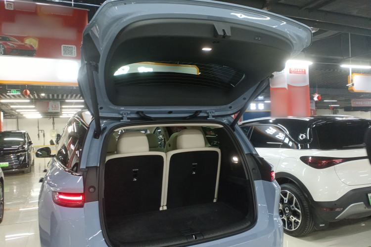 Used Li Auto i8 2025 Model Standard Version Trunk