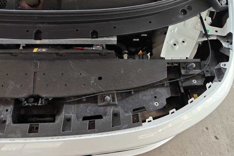 Used Li Auto i8 2025 Model Standard Version Engine Bay Left