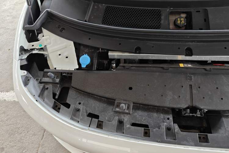 Used Li Auto i8 2025 Model Standard Version Engine Bay Right