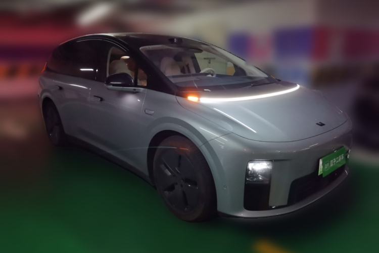 Used Li Auto i8 2025 Model Standard Version Front Right 45 Deg