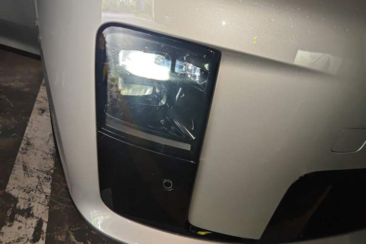 Used Li Auto i8 2025 Model Standard Version Right Front Headlight