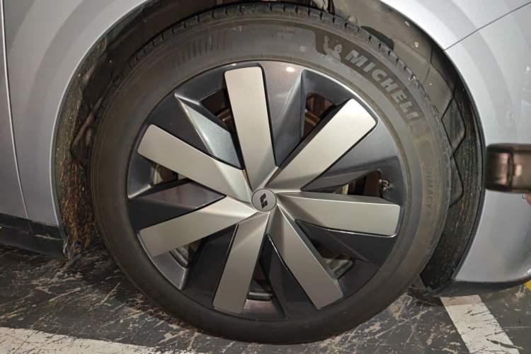 Used Li Auto i8 2025 Model Standard Version Right Front Wheel Hub