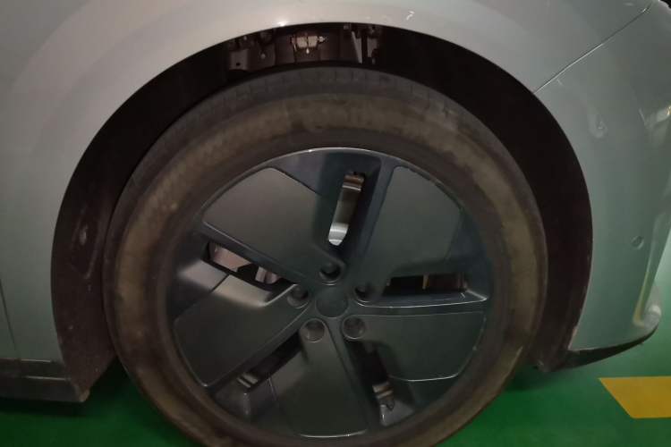 Used Li Auto i8 2025 Model Standard Version Right Front Wheel Hub
