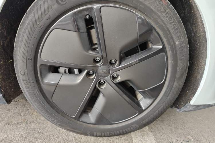 Used Li Auto i8 2025 Model Standard Version Right Front Wheel Hub