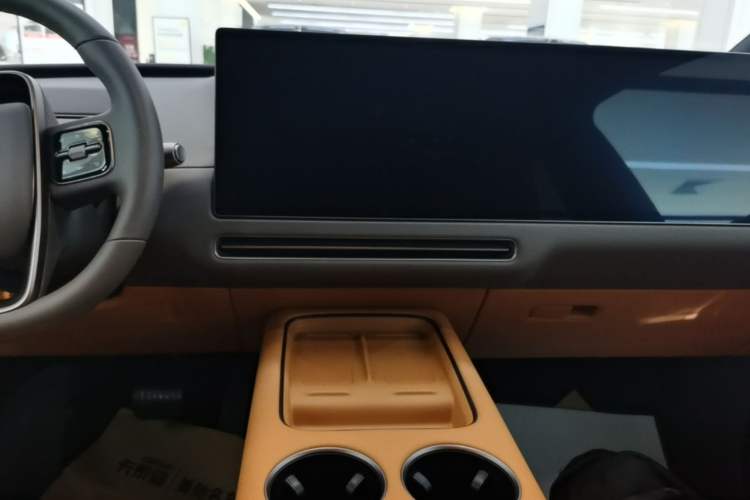 Used Li Auto i8 2025 Model Standard Version Audio And AC Panel