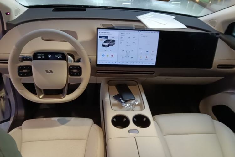 Used Li Auto i8 2025 Model Standard Version Center Console