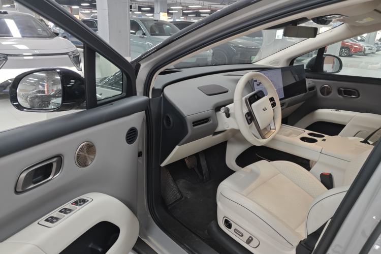 Used Li Auto i8 2025 Model Standard Version Driver Seat