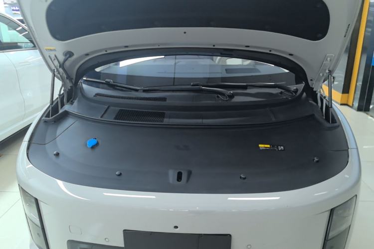 Used Li Auto i8 2025 Model Standard Version Engine Bay