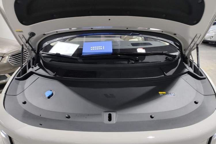 Used Li Auto i8 2025 Model Standard Version Engine Bay