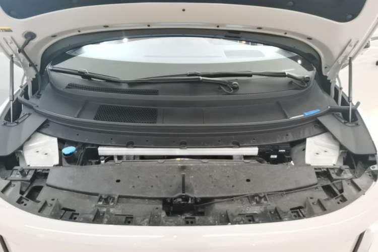 Used Li Auto i8 2025 Model Standard Version Engine Bay